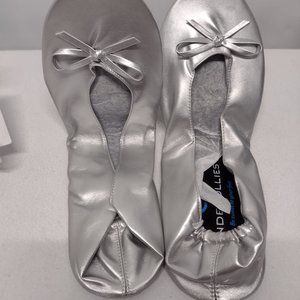 NWT! Cinderollies Pack-Flat Travel Shoes - Silver Size 8.5-9.5